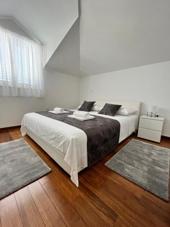 Sky - Beautiful Rooftop Apartment With Shared Pool Split Kültér fotó