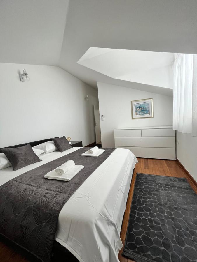 Sky - Beautiful Rooftop Apartment With Shared Pool Split Kültér fotó