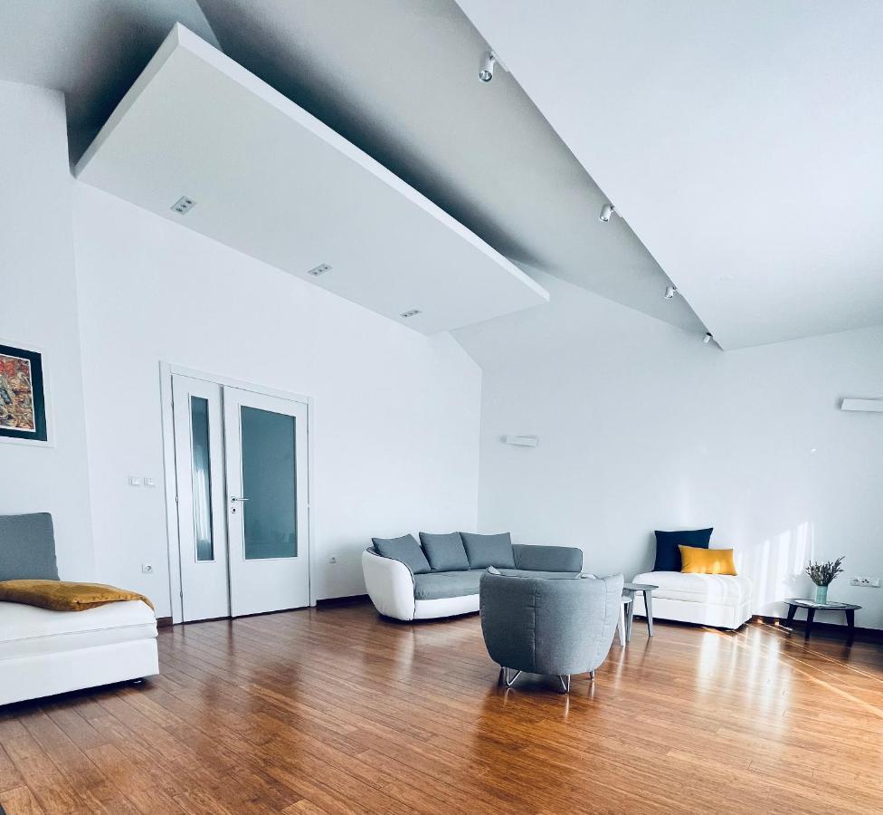 Sky - Beautiful Rooftop Apartment With Shared Pool Split Kültér fotó