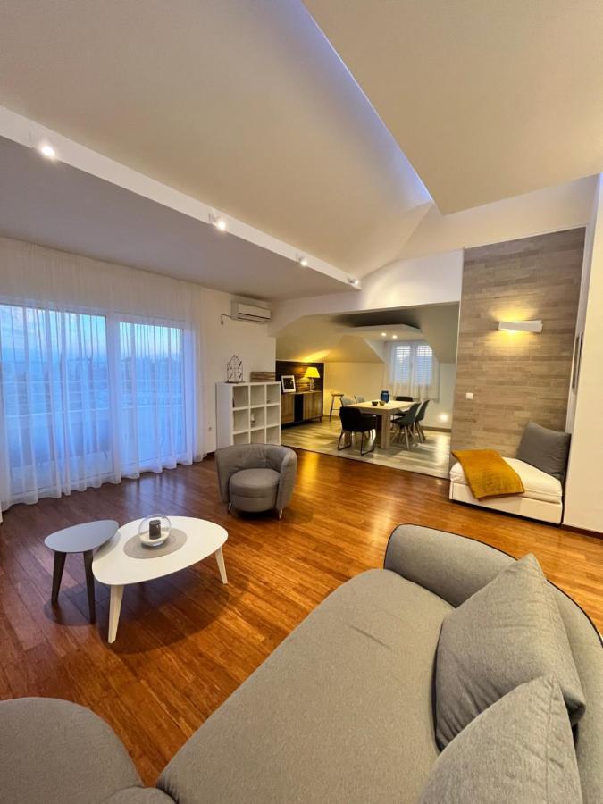 Sky - Beautiful Rooftop Apartment With Shared Pool Split Kültér fotó