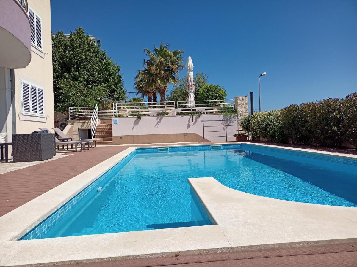 Sky - Beautiful Rooftop Apartment With Shared Pool Split Kültér fotó