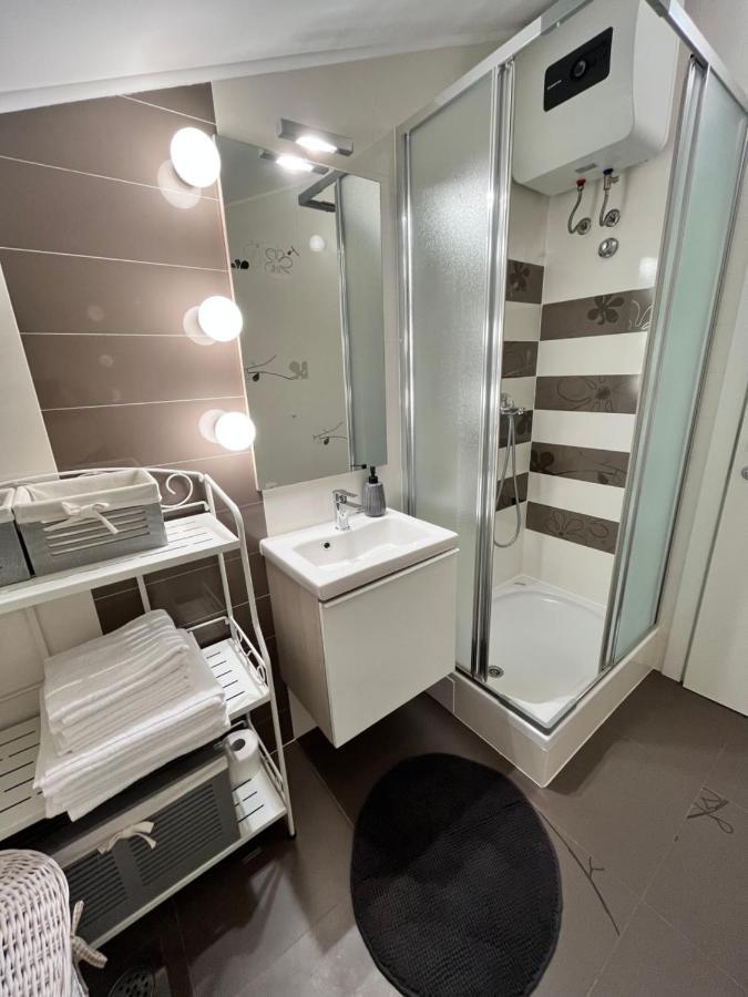 Sky - Beautiful Rooftop Apartment With Shared Pool Split Kültér fotó