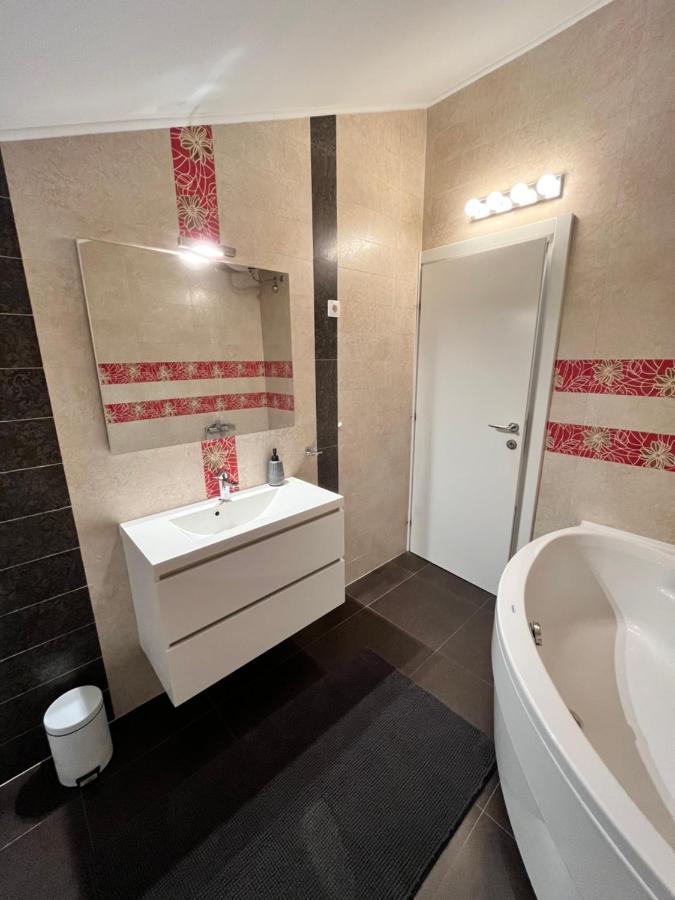 Sky - Beautiful Rooftop Apartment With Shared Pool Split Kültér fotó